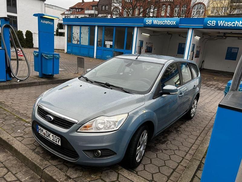 Grau Gebraucht 2009 Ford Focus Titanium Limousine | 3.299 € (Guter Preis) - Bild 1/4