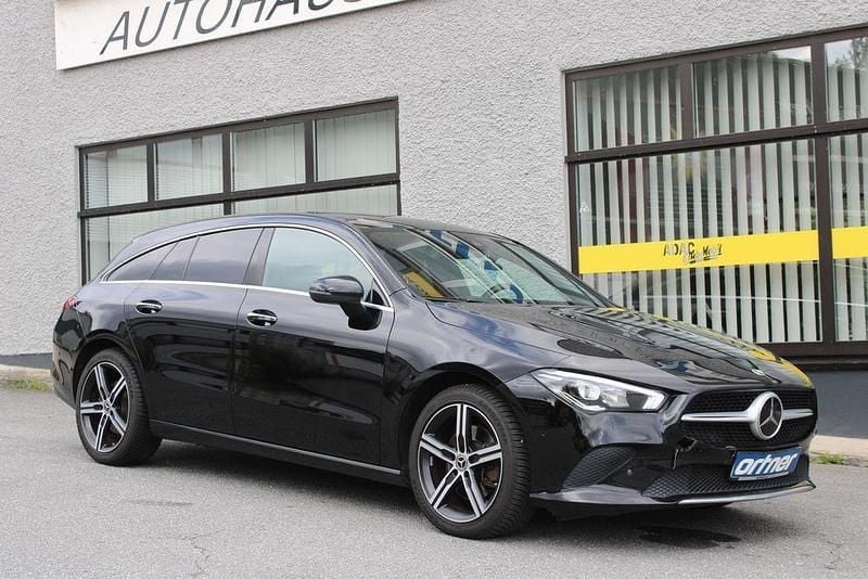 Schwarz Gebraucht 2020 Mercedes CLA220 Shooting Brake Kombi | 19.900 € (Superpreis) - Bild 1/4