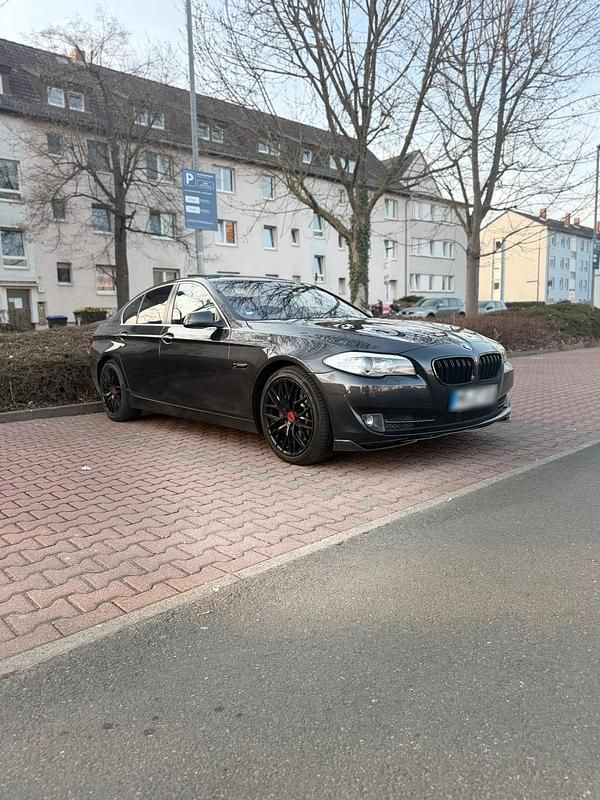 Gebraucht BMW 530 258 PS (189 kW) 2012 Grau Limousine