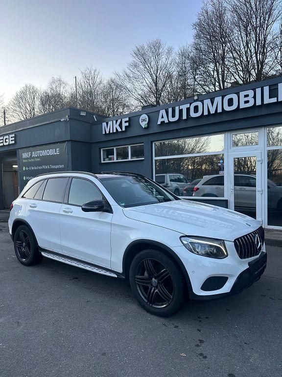 Weiß Gebraucht 2016 Mercedes GLC250 AMG SUV | 17.999 € (Superpreis) - Bild 1/4