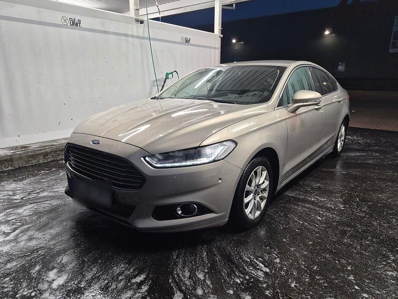 Gebraucht Ford Mondeo Titanium 211 PS (155 kW) 2015 Beige Limousine