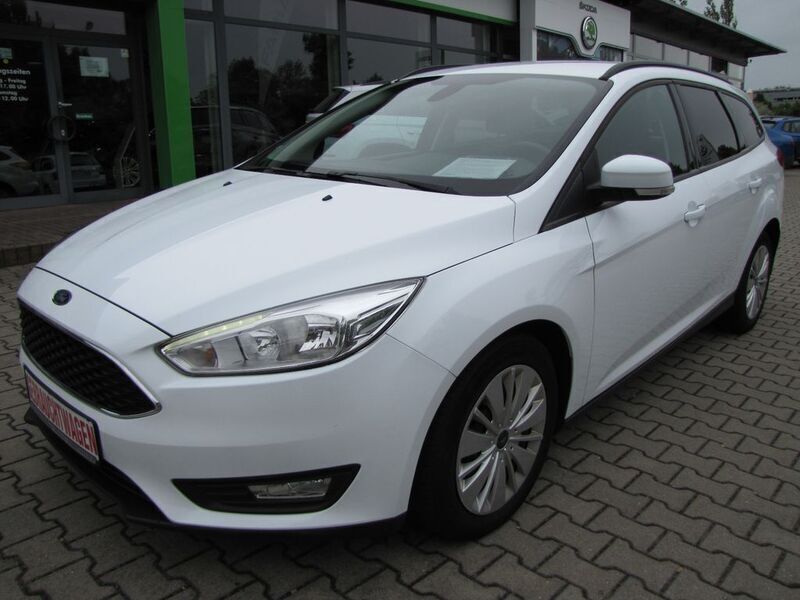 Weiß Gebraucht 2016 Ford Focus Trend Limousine | 10.490 € (Etwas zu teuer) - Bild 1/4