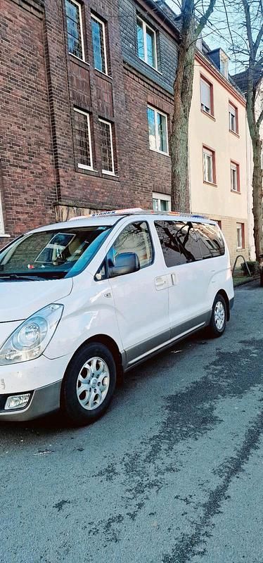 Gebraucht Hyundai H-1 163 PS (119 kW) 2015 Weiß Van / Kleinbus