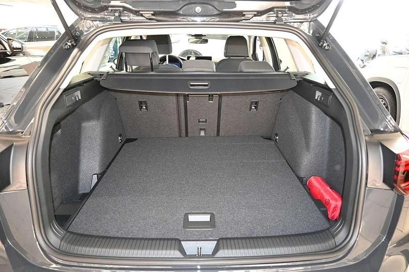 Neu VW Golf VIII Life 150 PS (110 kW) 2025 Grau Kombi