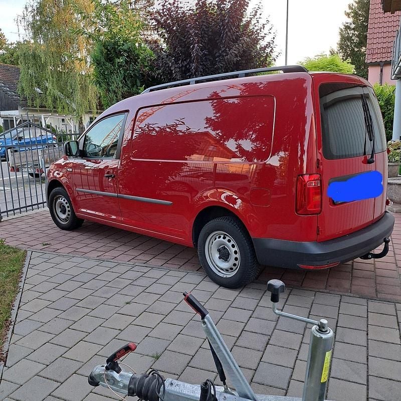 Second-hand VW Caddy Maxi 110 CP (80 kW) 2017 Roșu Monovolum