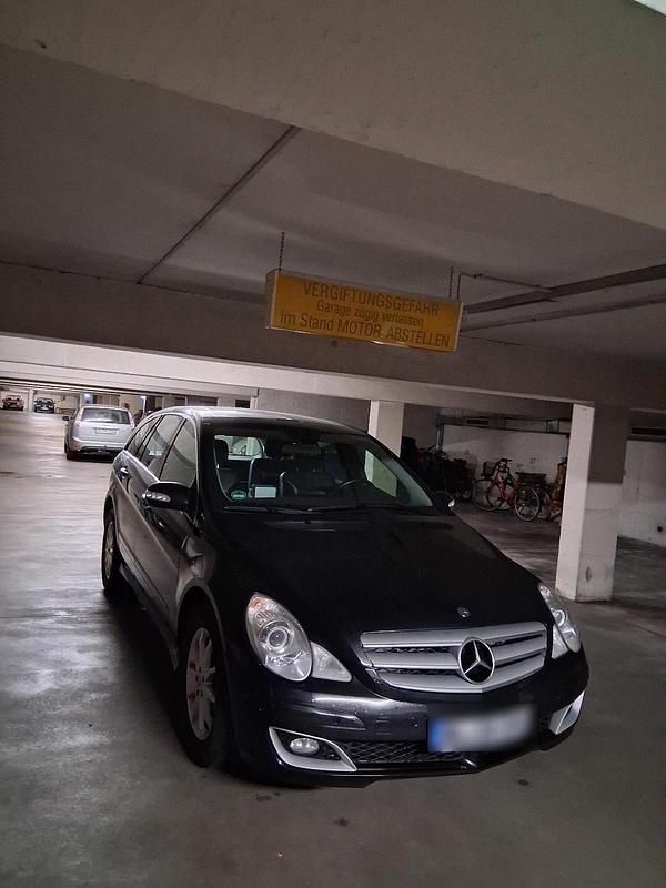 Schwarz Gebraucht 2006 Mercedes 320 Kombi | 8.700 € (Teuer) - Bild 1/4