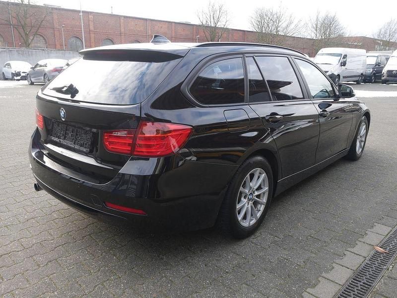 Gebraucht BMW 320 Advantage 184 PS (135 kW) 2015 Grau Kombi