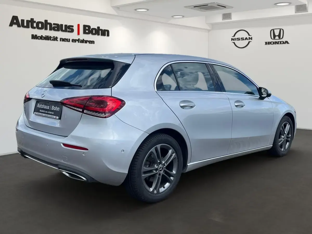 Gebraucht Mercedes A200 Progressive 163 PS (119 kW) 2018 Silber Limousine