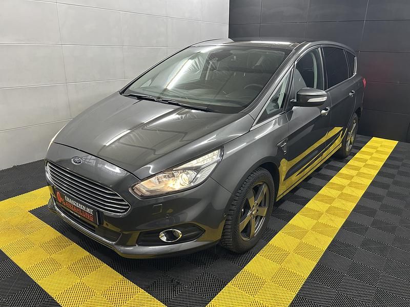 Gebraucht Ford S-MAX Titanium 240 PS (176 kW) 2018 Grau Van / Kleinbus