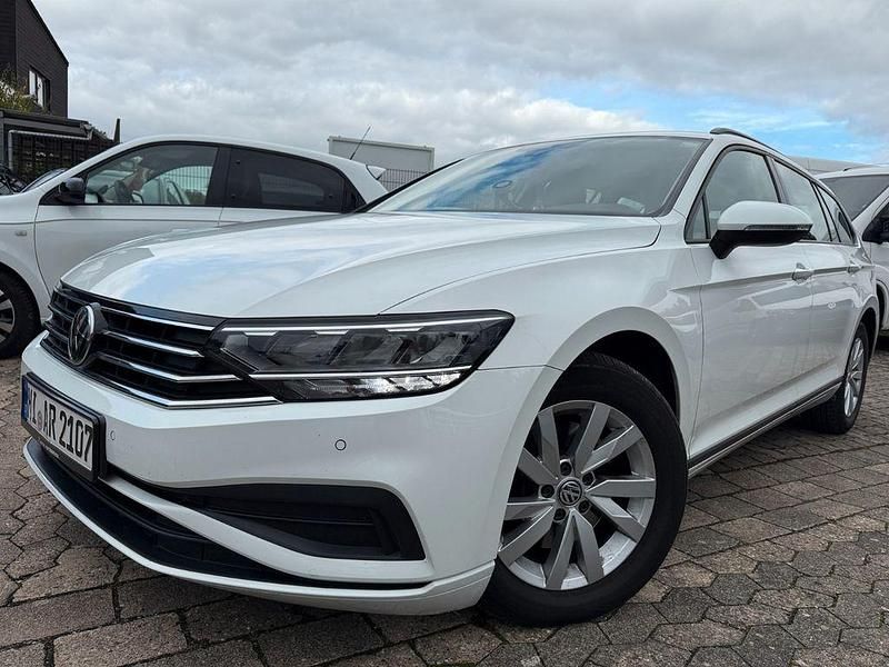Weiß Gebraucht 2019 VW Passat Limousine | 10.990 € (Superpreis) - Bild 1/4