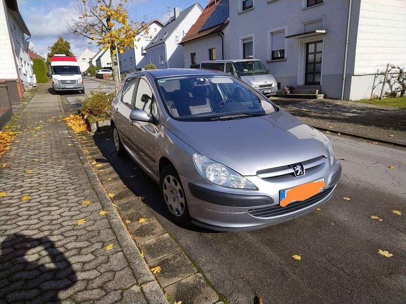 Silber Gebraucht 2001 Peugeot 307 Limousine | 2.550 € (Fairer Preis) - Bild 1/4