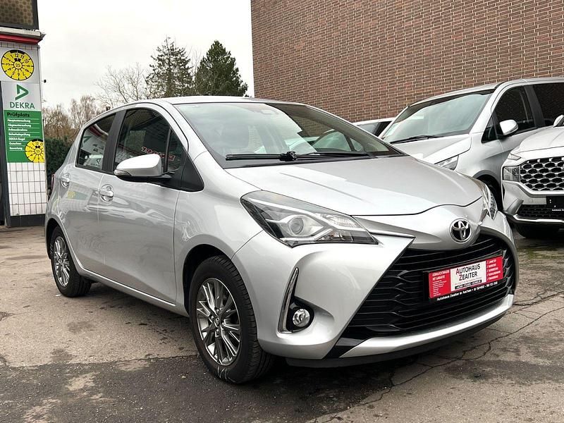 Gebraucht Toyota Yaris Comfort 111 PS (81 kW) 2017 Silber Kleinwagen