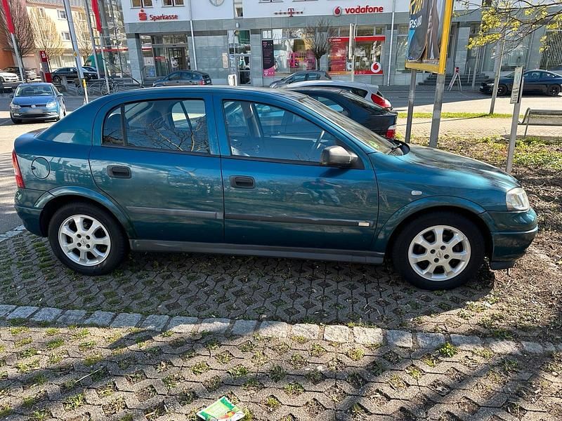 Usata Opel Astra 100 CV (73 kW) 2001 Verde Berlina