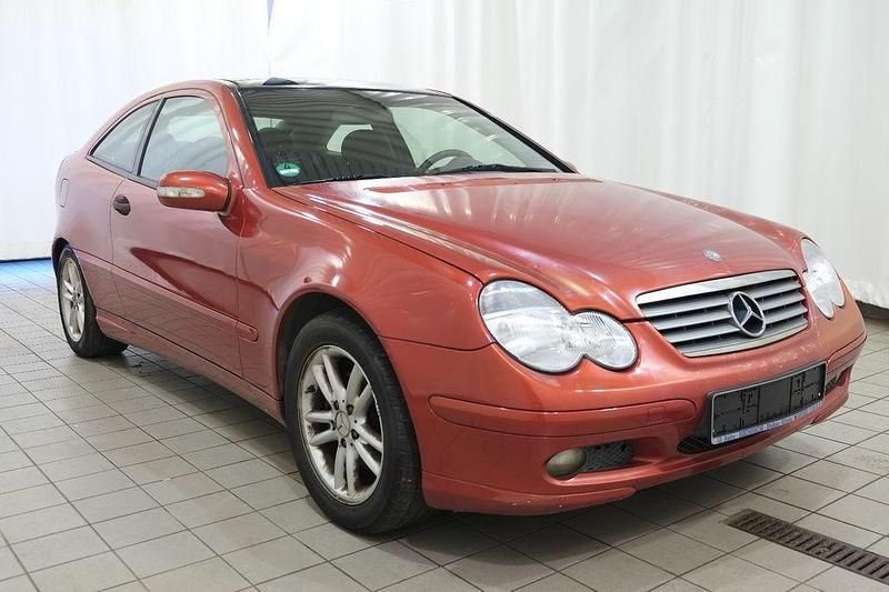 Gebraucht Mercedes C180 143 PS (105 kW) 2003 Orange Coupé
