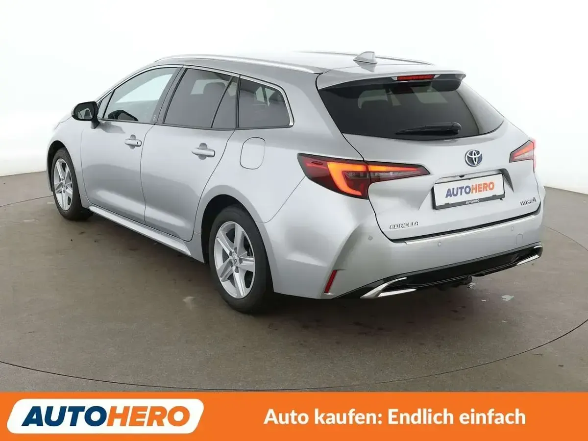 Gebraucht Toyota Corolla Team 140 PS (102 kW) 2023 Silber Kombi