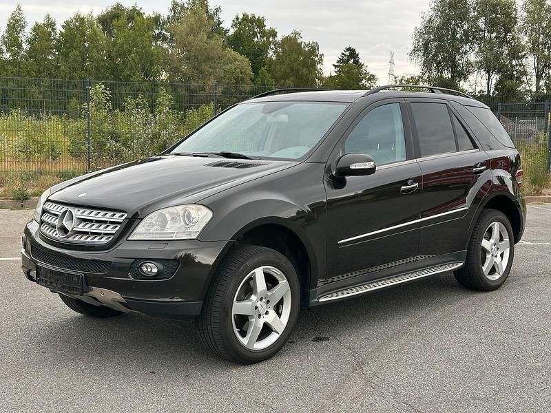 Braun Gebraucht 2007 Mercedes ML320 SUV | 9.990 € - Bild 1/4