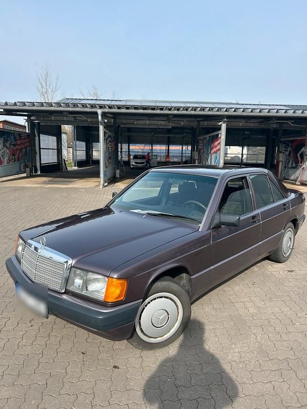 Gebraucht Mercedes 190 131 PS (96 kW) 1990 Violet Limousine