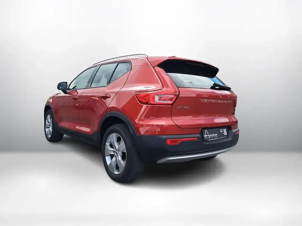 Używany Volvo XC40 Core 129 KM (94 kW) 2023 Czerwony SUV