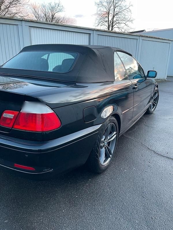 Gebraucht BMW 320 Cabriolet 150 PS (110 kW) 2005 Schwarz Cabrio