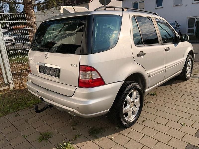 Silber Gebraucht 2004 Mercedes ML270 Edition SUV | 2.899 € (Superpreis) - Bild 1/4