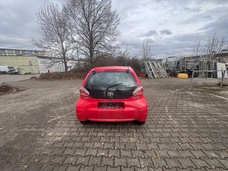 Gebraucht Toyota Aygo Basis 68 PS (50 kW) 2010 Rot Kleinwagen