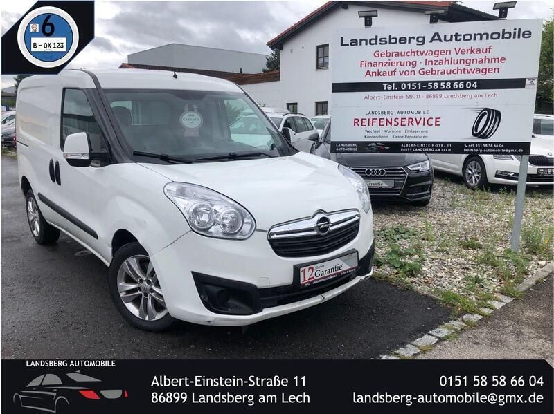 Weiß Gebraucht 2016 Opel Combo Van / Kleinbus | 6.590 € - Bild 1/4