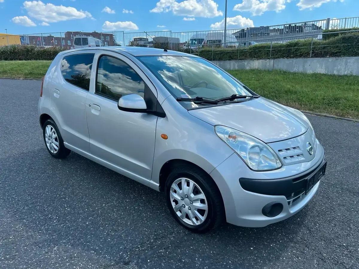Gebraucht Nissan Pixo 69 PS (50 kW) 2011 Silber Kleinwagen