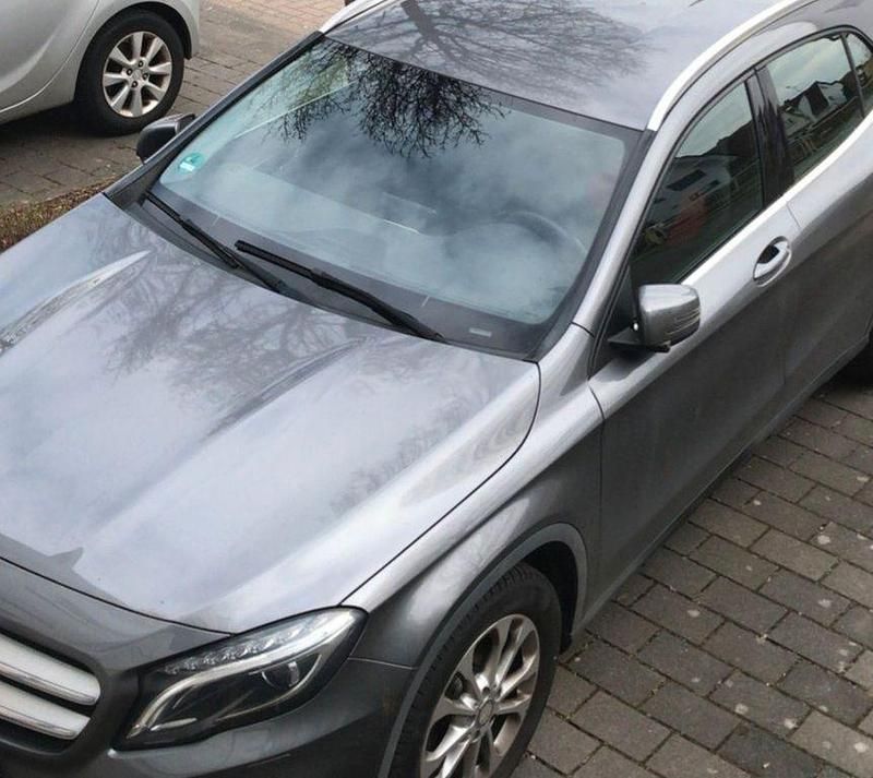 Grau Gebraucht 2015 Mercedes GLA180 Style SUV | 17.400 € (Etwas zu teuer) - Bild 1/1