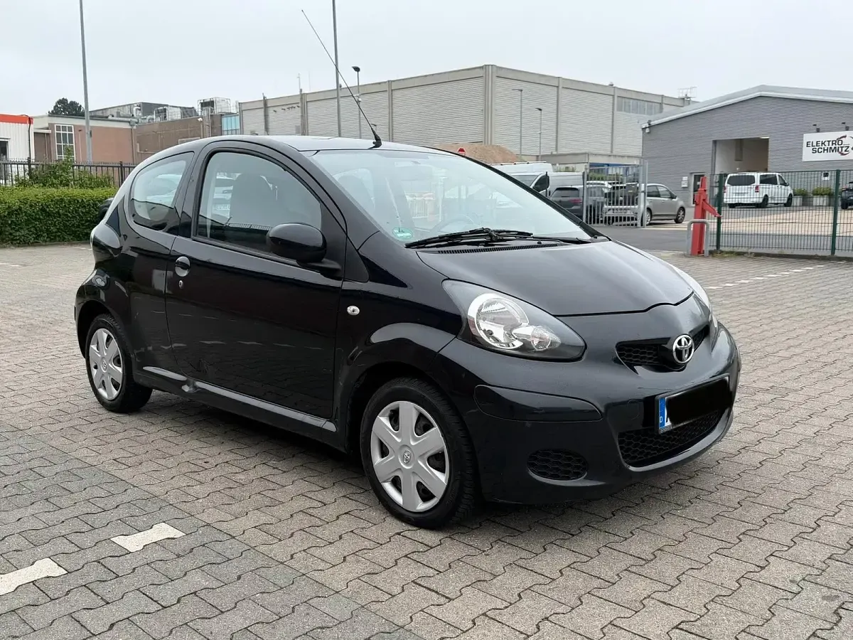 Second-hand Toyota Aygo 68 CP (50 kW) 2009 Negru Hatchback