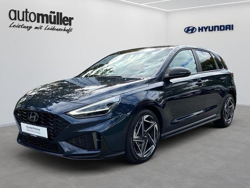 Blau sailing blue / mic Gebraucht 2025 Hyundai i30 N Line Limousine | 24.960 € (Fairer Preis) - Bild 1/4
