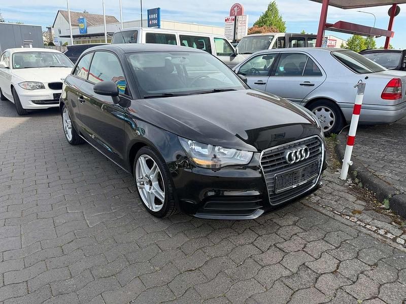 Używany Audi A1 Attraction 86 KM (63 kW) 2011 Czarny Hatchback