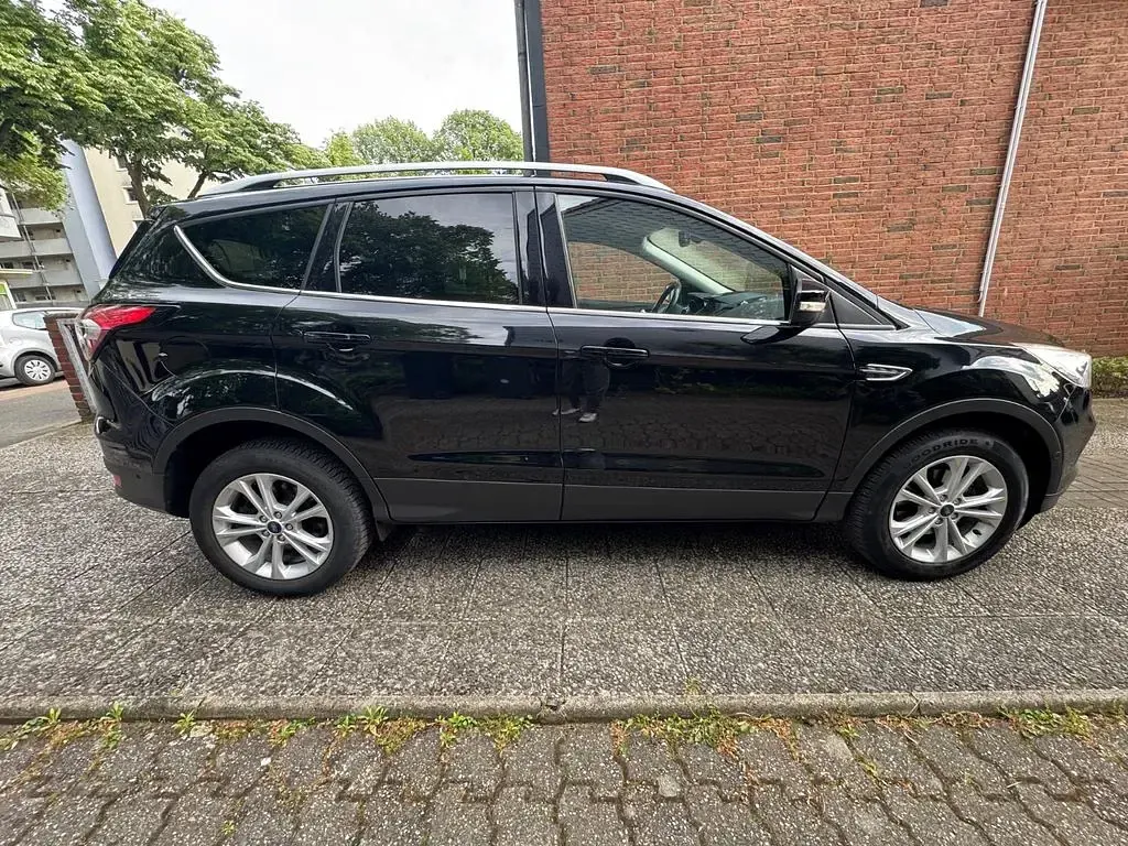 Usado Ford Kuga Cool & Connect 150 HP (110 kW) 2018 Preto SUV