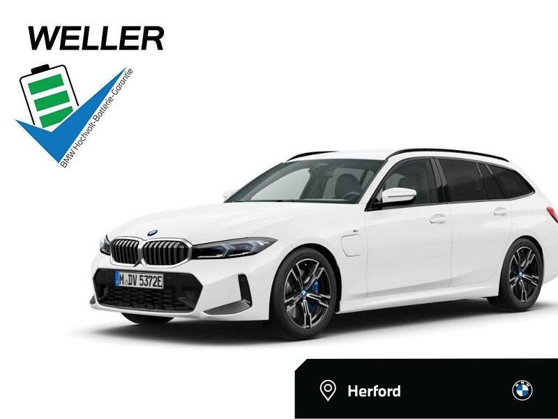 Weiss Gebraucht 2024 BMW 330e M Sport Kombi | 41.150 € (Superpreis) - Bild 1/4