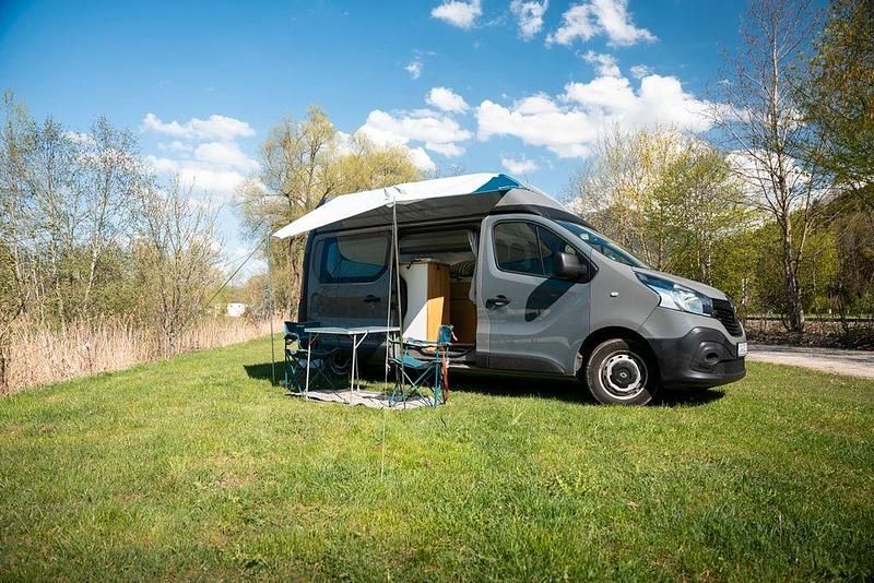 Second-hand Renault Trafic 114 CP (83 kW) 2016 Gri Monovolum