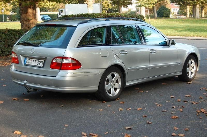 Gebraucht Mercedes E320 Avantgarde 224 PS (164 kW) 2003 Silber Kombi