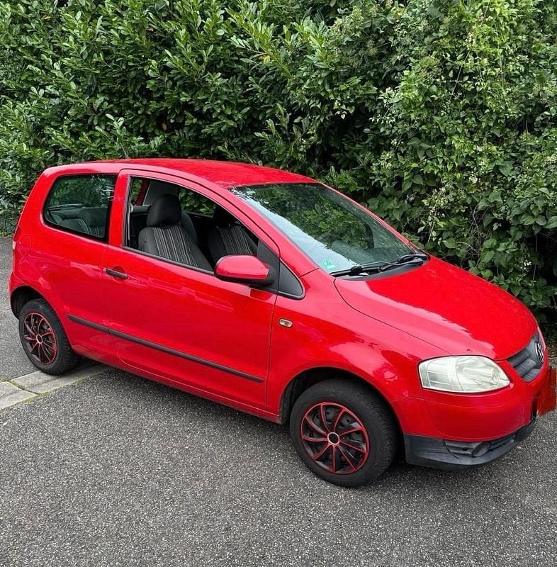 Rot Gebraucht 2008 VW Fox Kleinwagen | 650 € (Superpreis) - Bild 1/4