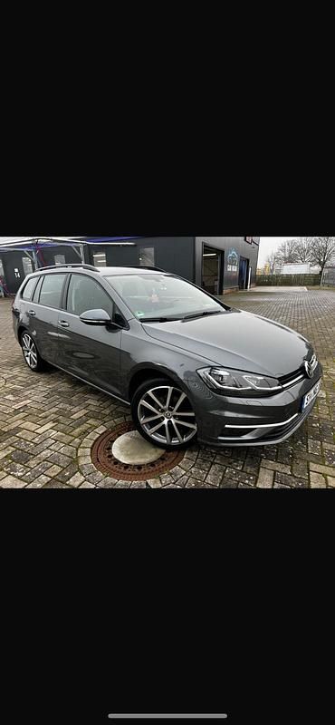 Grau Gebraucht 2020 VW Golf VII Kombi | 8.450 € (Superpreis) - Bild 1/4