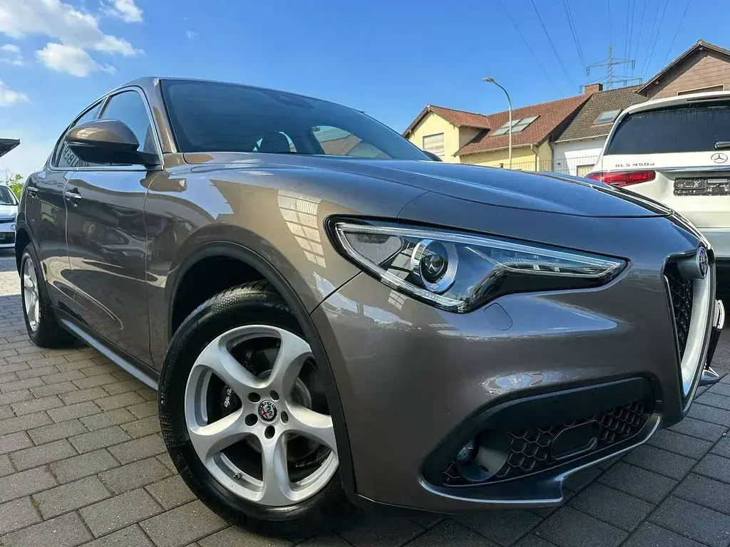 Gebraucht Alfa Romeo Stelvio Super 179 PS (131 kW) 2017 Grau SUV