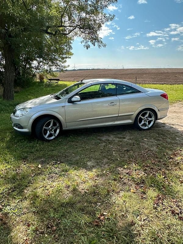 Silber Gebraucht 2009 Opel Astra Cabriolet Cabrio | 3.900 € (Teuer) - Bild 1/4