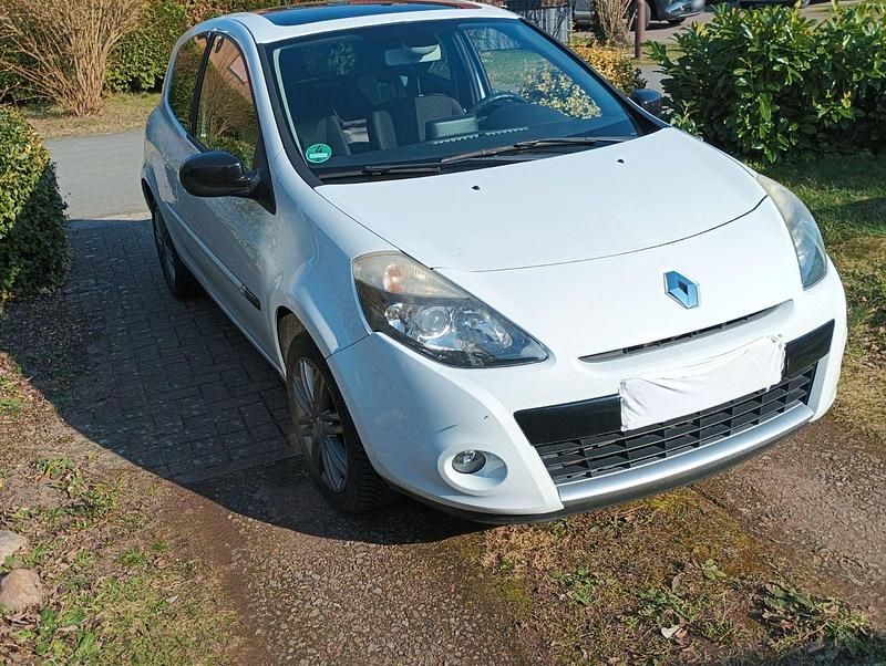 Gebraucht Renault Clio II Night&Day 103 PS (75 kW) 2011 Weiß Kleinwagen