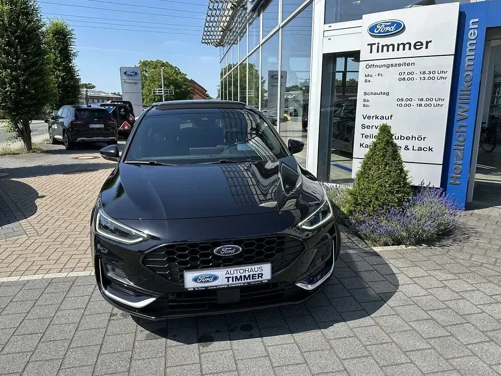 Gebraucht Ford Focus ST-Line 120 PS (88 kW) 2022 Obsidianschwarz metallic Limousine