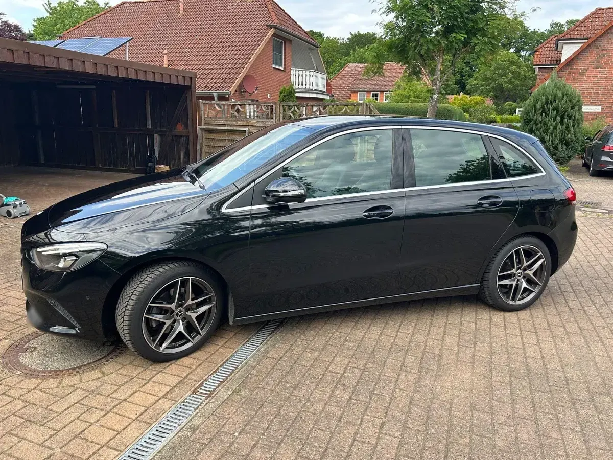 Gebraucht Mercedes B200 150 PS (110 kW) 2019 Schwarz Kleinwagen