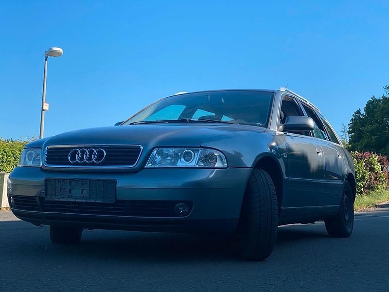 Silber Gebraucht 2001 Audi A4 Kombi | 600 € (Superpreis) - Bild 1/4