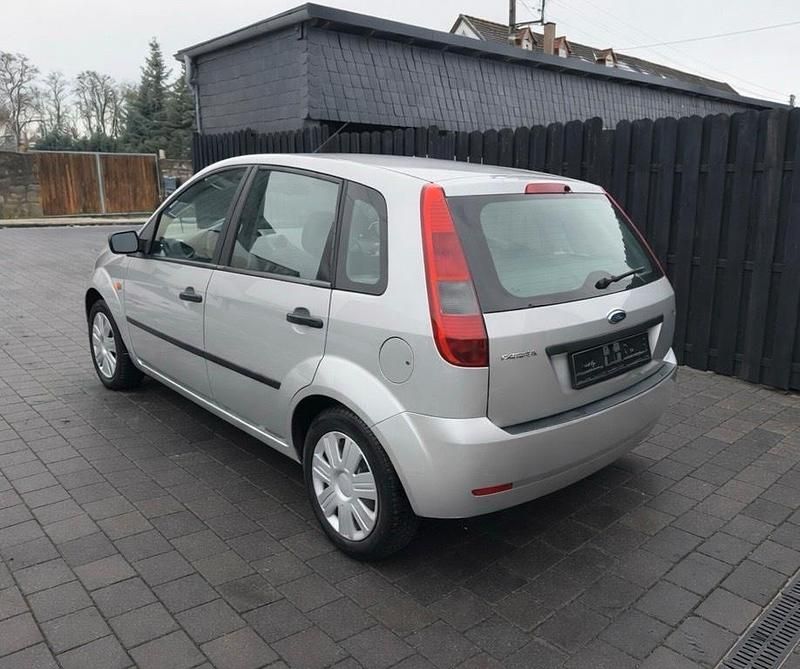 Gebraucht Ford Fiesta 80 PS (58 kW) 2003 Silber Kleinwagen