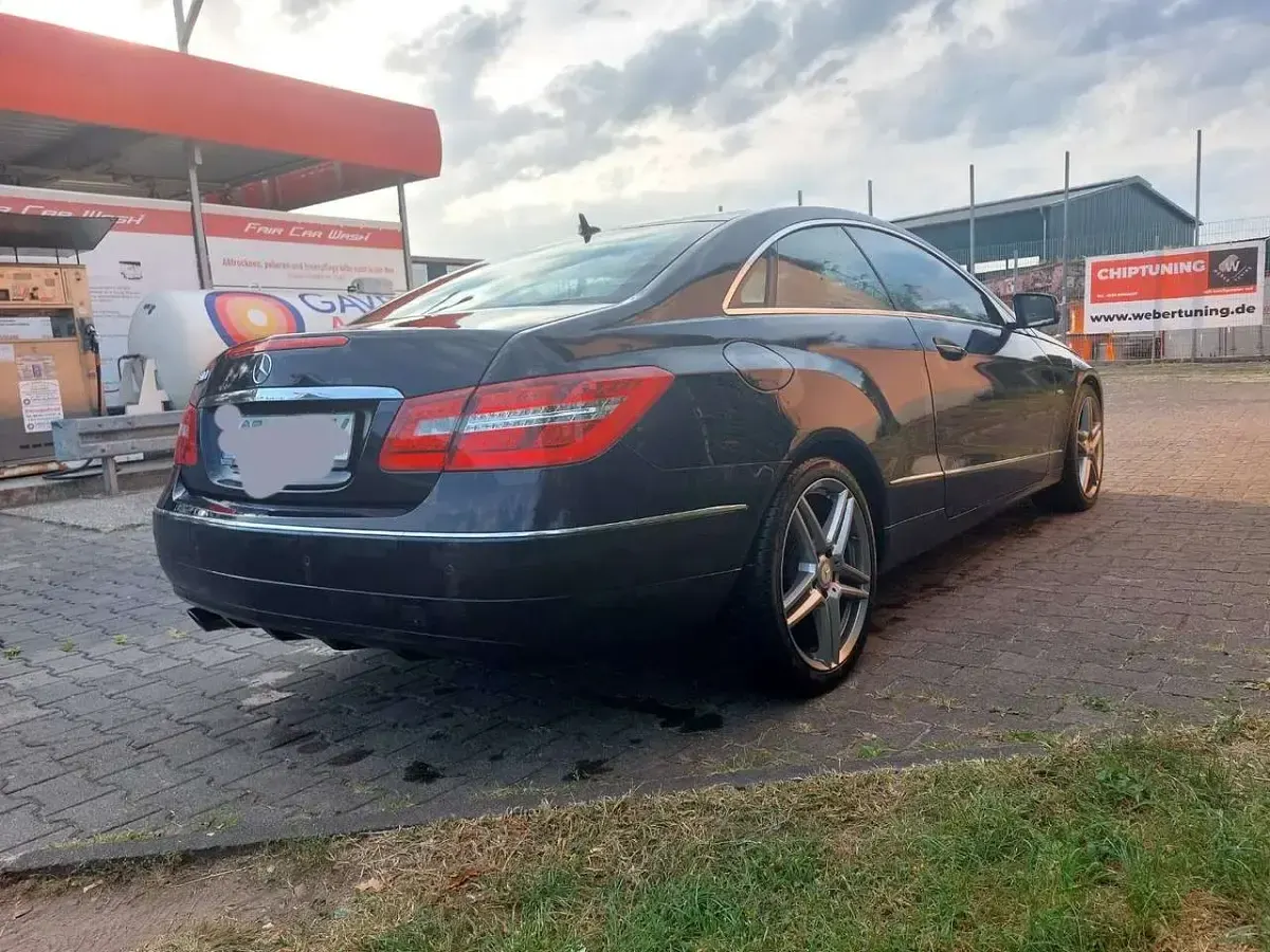 Second-hand Mercedes E250 204 CP (150 kW) 2010 Albastru Coupe