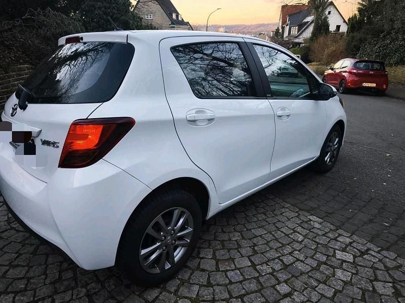 Gebraucht Toyota Yaris Edition 99 PS (72 kW) 2016 Weiß Kleinwagen