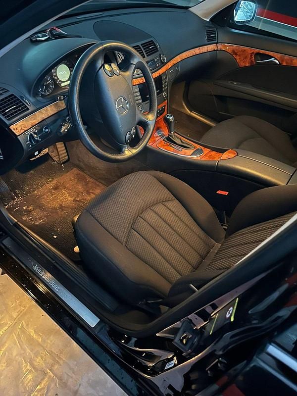 Gebraucht Mercedes E200 Elegance 184 PS (135 kW) 2007 Schwarz Kombi