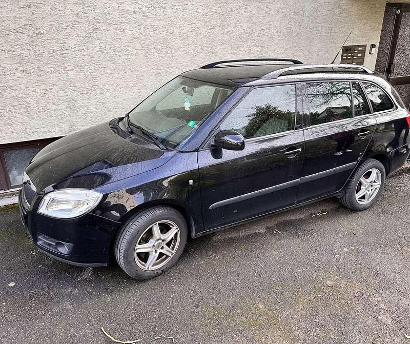 Grau Gebraucht 2010 Skoda Fabia Classic Kombi | 1.800 € (Guter Preis) - Bild 1/4