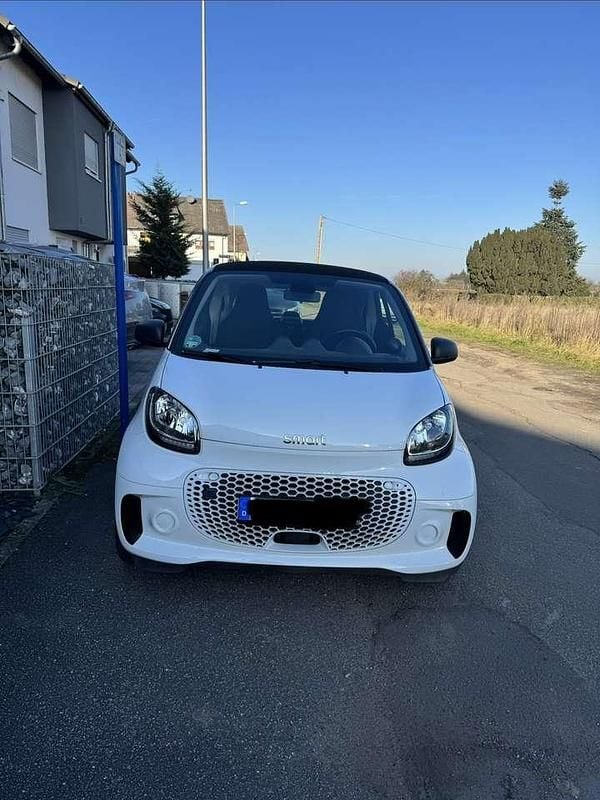 Schwarz Gebraucht 2021 Smart ForTwo Coupé Kleinwagen | 8.600 € (Guter Preis) - Bild 1/3