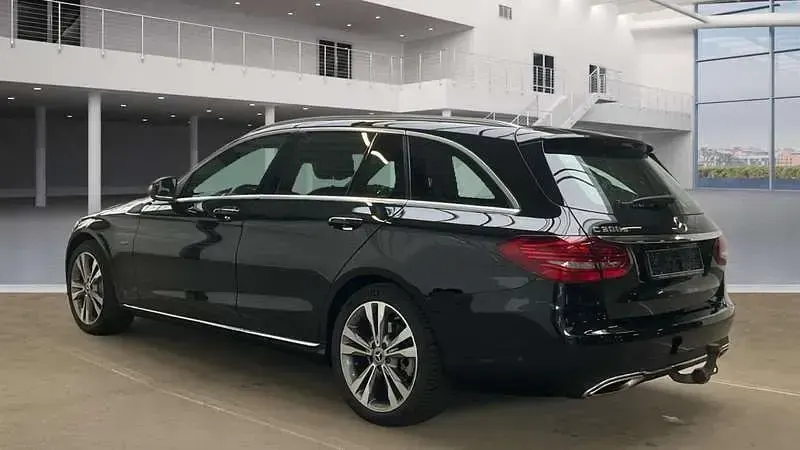Gebraucht Mercedes E300 320 PS (235 kW) 2021 Schwarz/baltic black Kombi